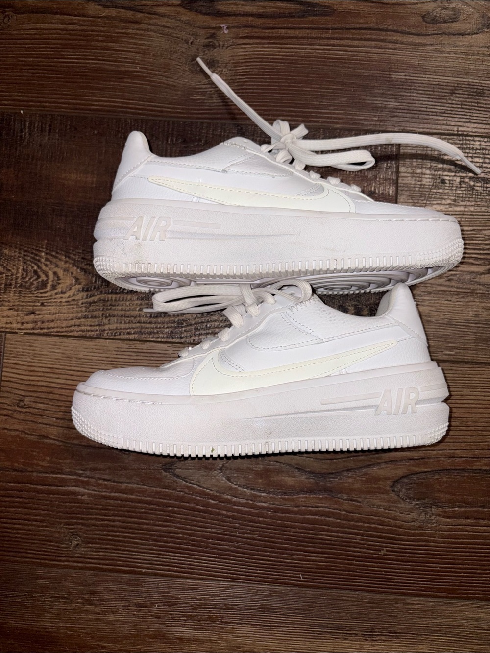 Nike Air Force 1 PLT.AF.ORM Triple White Low Top Sneakers DJ9946-100 size 6 - Picture 5 of 6